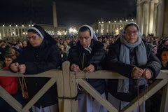 Ein Auf und Ab um den Papst