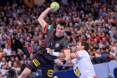 Drei &Ouml;sterreicher an seinem Arm