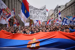 Hunderttausende protestieren gegen Präsident Vucic