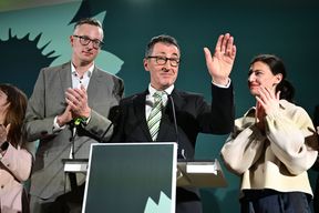 Erste Hochrechnungen sehen Gr&uuml;ne vor CDU, FDP fliegt wom&ouml;glich aus Landtag