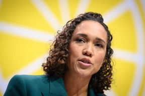 Nicole B&uuml;ttner hat eine neue Frisur