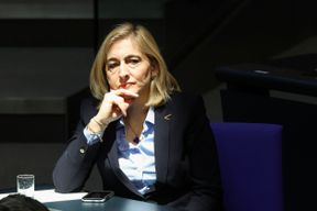 Aus f&uuml;r kostenlose Mitversicherung von Ehepartnern? Wirbel um Reformidee