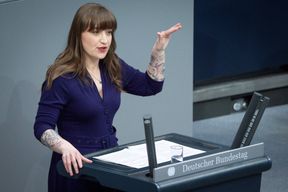 Hitzige Debatte &uuml;ber Tankrabatt im Bundestag