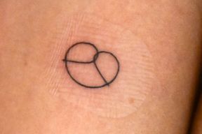 Brezel-Tattoo auf Gr&uuml;nenparty hat Nachspiel f&uuml;r Polizist