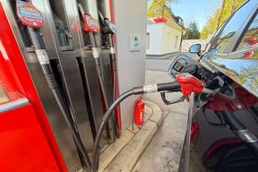 Rund jede vierte Tankstelle verst&ouml;&szlig;t gegen Zw&ouml;lf-Uhr-Regel