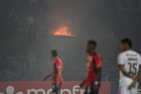 Feuer auf der Trib&uuml;ne &ndash; Spiel der Copa Libertadores abgebrochen