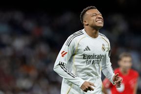 Erst wird Mbapp&eacute; von den eigenen Fans ausgebuht, dann giftet er gegen den Trainer